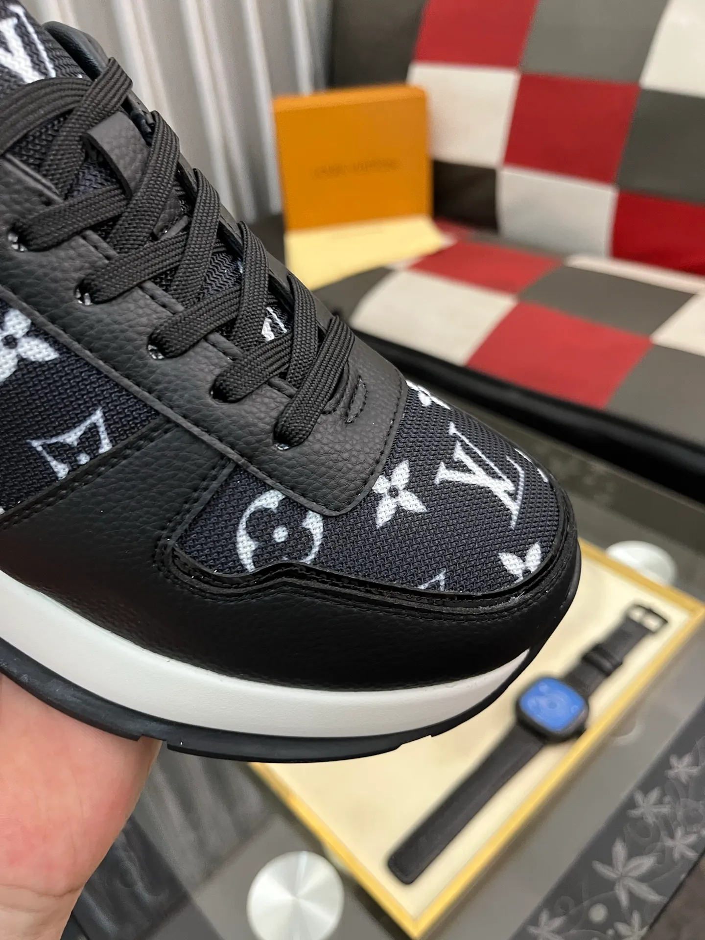 Men's men's shoes💰458⌚️⌚️ Loui* Vuitto* - Louis ** donkey's new color men's trainer sneakers, this LV Trainer sneaker is made of calfskin and breathable mesh, showing pure colors, the #54 logo on the back traces the brand's birth in 1854, the designer's handwritten brand logo embellishes one side, virgil Designed by abloh himself, it is a very commemorative sneaker. The new LV Louis Vuitton loui* vuitto* trainer sneaker low casual sports culture versatile basketball sneaker. Size: 38-444️⃣Colors available